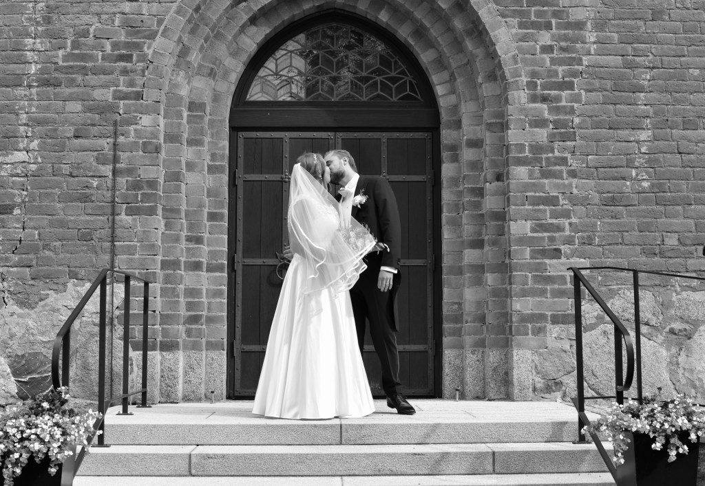 Bröllopsfotograf i Uppsala Danmarkskyrkan 